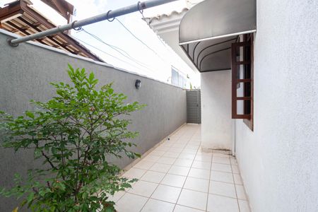 Casa à venda com 500m², 4 quartos e 6 vagas Casa à venda com 500m², 4 quartos e 6 vagasÁrea de serviço