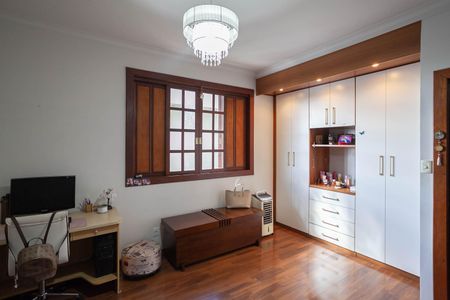Casa à venda com 500m², 4 quartos e 6 vagas Casa à venda com 500m², 4 quartos e 6 vagasQuarto 1