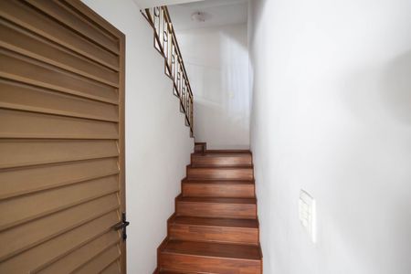 Casa à venda com 500m², 4 quartos e 6 vagas Casa à venda com 500m², 4 quartos e 6 vagasEntrada da garagem