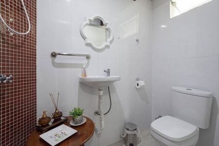 Casa à venda com 500m², 4 quartos e 6 vagas Casa à venda com 500m², 4 quartos e 6 vagasBanheiro da suíte 2