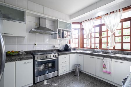 Casa à venda com 500m², 4 quartos e 6 vagas Casa à venda com 500m², 4 quartos e 6 vagasCozinha