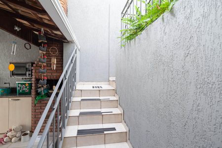 Casa à venda com 500m², 4 quartos e 6 vagas Casa à venda com 500m², 4 quartos e 6 vagasEscada