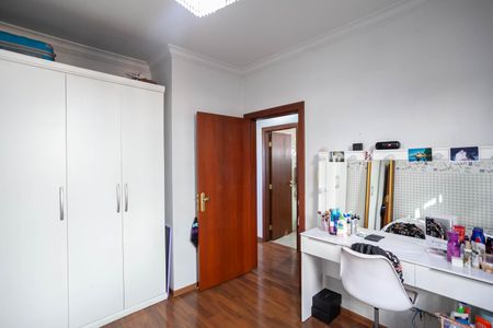 Casa à venda com 500m², 4 quartos e 6 vagas Casa à venda com 500m², 4 quartos e 6 vagasQuarto 2
