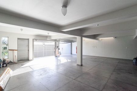 Casa à venda com 500m², 4 quartos e 6 vagas Casa à venda com 500m², 4 quartos e 6 vagasGaragem
