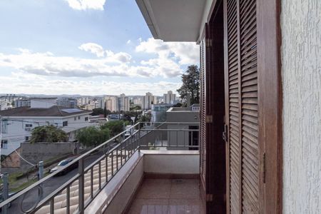 Casa à venda com 500m², 4 quartos e 6 vagas Casa à venda com 500m², 4 quartos e 6 vagasVaranda da suíte 1
