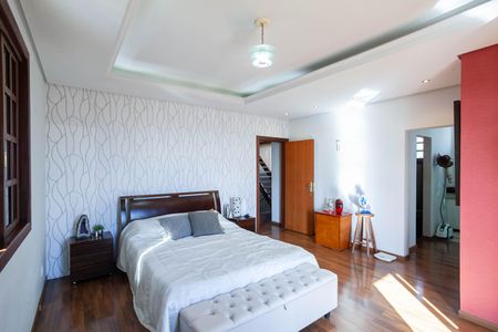 Casa à venda com 500m², 4 quartos e 6 vagas Casa à venda com 500m², 4 quartos e 6 vagasSuíte 1