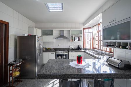 Casa à venda com 500m², 4 quartos e 6 vagas Casa à venda com 500m², 4 quartos e 6 vagasCozinha