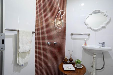 Casa à venda com 500m², 4 quartos e 6 vagas Casa à venda com 500m², 4 quartos e 6 vagasBanheiro da suíte 2
