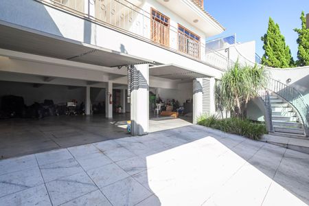 Casa à venda com 500m², 4 quartos e 6 vagas Casa à venda com 500m², 4 quartos e 6 vagasEntrada