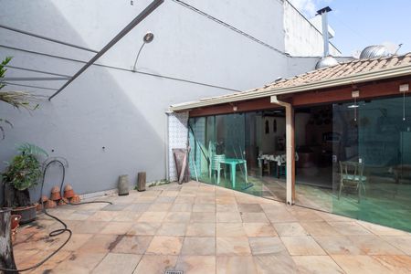 Casa à venda com 500m², 4 quartos e 6 vagas Casa à venda com 500m², 4 quartos e 6 vagasQuintal