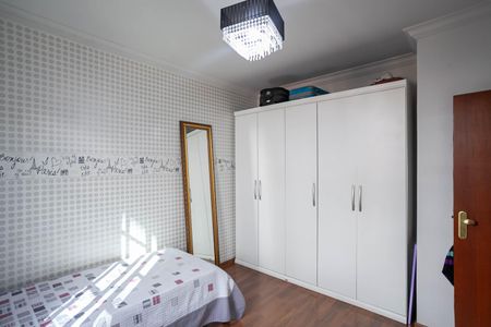 Casa à venda com 500m², 4 quartos e 6 vagas Casa à venda com 500m², 4 quartos e 6 vagasQuarto 2