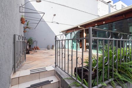 Casa à venda com 500m², 4 quartos e 6 vagas Casa à venda com 500m², 4 quartos e 6 vagasQuintal