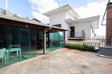 Casa à venda com 500m², 4 quartos e 6 vagas Casa à venda com 500m², 4 quartos e 6 vagasQuintal