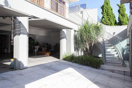 Casa à venda com 500m², 4 quartos e 6 vagas Casa à venda com 500m², 4 quartos e 6 vagasEntrada