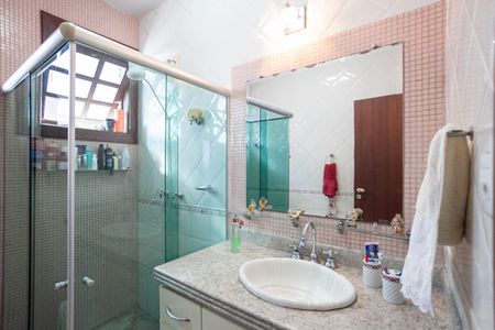 Casa à venda com 500m², 4 quartos e 6 vagas Casa à venda com 500m², 4 quartos e 6 vagasBanheiro social 1