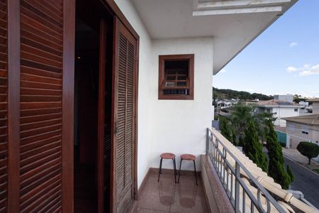 Casa à venda com 500m², 4 quartos e 6 vagas Casa à venda com 500m², 4 quartos e 6 vagasVaranda da suíte 1