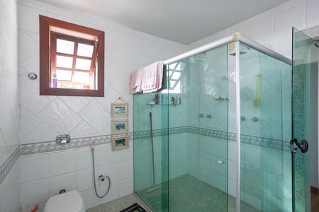 Casa à venda com 500m², 4 quartos e 6 vagas Casa à venda com 500m², 4 quartos e 6 vagasBanheiro da suíte 1