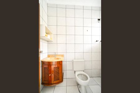 Banheiro  de casa de condomínio para alugar com 2 quartos, 160m² em Vila Mafra, São Paulo