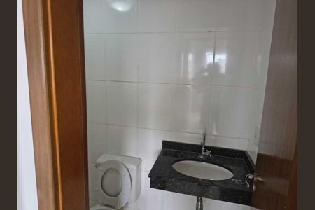 Banheiro de apartamento para alugar com 2 quartos, 62m² em Setor Candida de Morais, Goiânia
