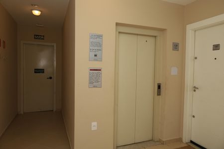 Apartamento para alugar com 47m², 2 quartos e 1 vagaÁrea comum - Saguão do andar
