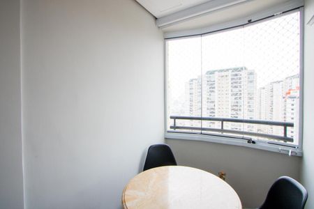 Varanda da sala de apartamento para alugar com 1 quarto, 44m² em Centro, Santo André