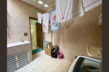 Casa à venda com 108m², 2 quartos e 2 vagas
