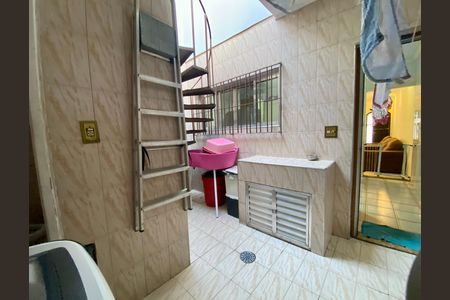 Casa à venda com 108m², 2 quartos e 2 vagas