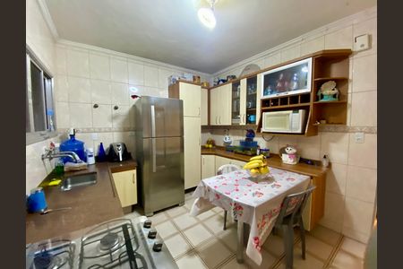 Casa à venda com 108m², 2 quartos e 2 vagas