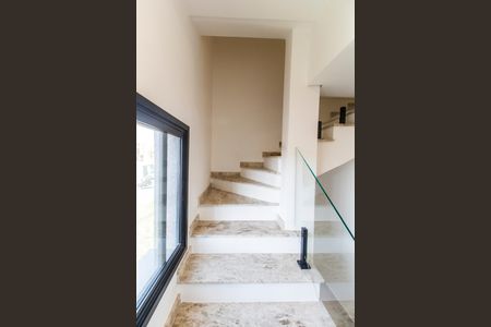 Casa à venda com 126m², 3 quartos e 2 vagas Casa à venda com 126m², 3 quartos e 2 vagasEscada