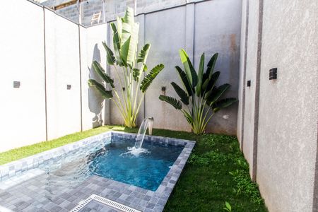 Casa à venda com 126m², 3 quartos e 2 vagas Casa à venda com 126m², 3 quartos e 2 vagasPiscina