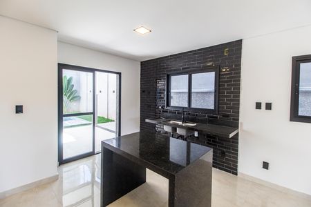 Casa à venda com 126m², 3 quartos e 2 vagas Casa à venda com 126m², 3 quartos e 2 vagasCozinha