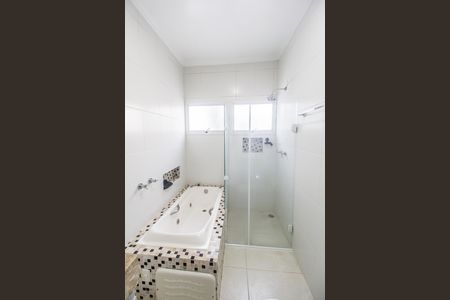 Casa de condomínio para alugar com 223m², 3 quartos e 6 vagas Casa de condomínio para alugar com 223m², 3 quartos e 6 vagasBanheiro da Suíte