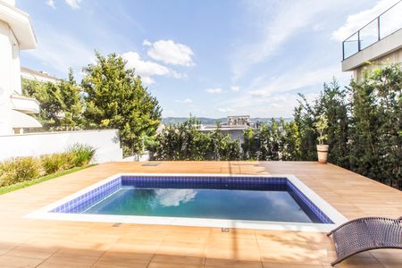 Casa de condomínio para alugar com 223m², 3 quartos e 6 vagas Casa de condomínio para alugar com 223m², 3 quartos e 6 vagasPiscina