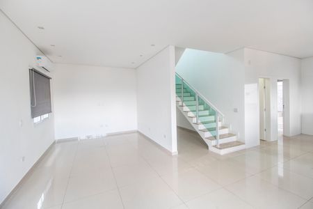 Casa de condomínio para alugar com 223m², 3 quartos e 6 vagas Casa de condomínio para alugar com 223m², 3 quartos e 6 vagasSala
