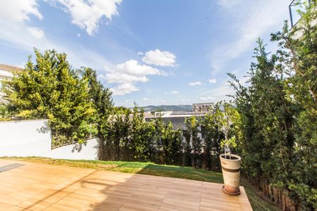 Casa de condomínio para alugar com 223m², 3 quartos e 6 vagas Casa de condomínio para alugar com 223m², 3 quartos e 6 vagasQuintal