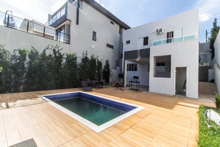 Casa de condomínio para alugar com 223m², 3 quartos e 6 vagas Casa de condomínio para alugar com 223m², 3 quartos e 6 vagasPiscina