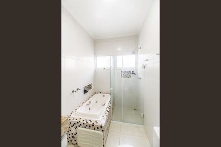 Casa de condomínio para alugar com 223m², 3 quartos e 6 vagas Casa de condomínio para alugar com 223m², 3 quartos e 6 vagasBanheiro da Suíte