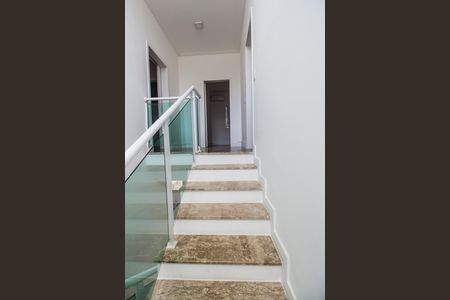 Casa de condomínio para alugar com 223m², 3 quartos e 6 vagas Casa de condomínio para alugar com 223m², 3 quartos e 6 vagasEscada