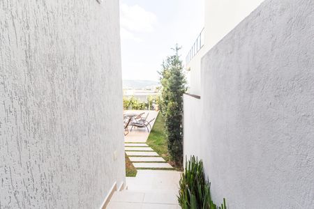 Casa de condomínio para alugar com 223m², 3 quartos e 6 vagas Casa de condomínio para alugar com 223m², 3 quartos e 6 vagasCorredor