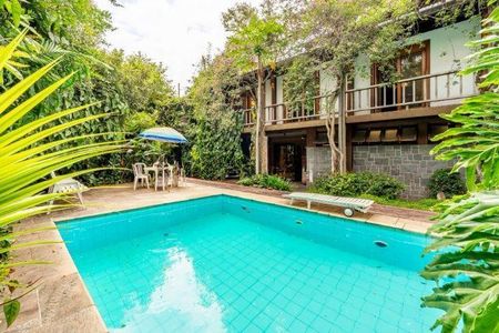 Casa para alugar com 650m², 4 quartos e 9 vagas
