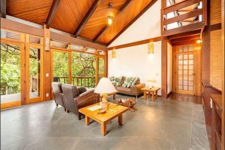 Casa para alugar com 650m², 4 quartos e 9 vagas