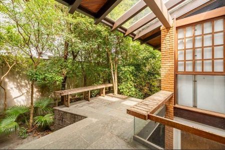 Casa para alugar com 650m², 4 quartos e 9 vagas