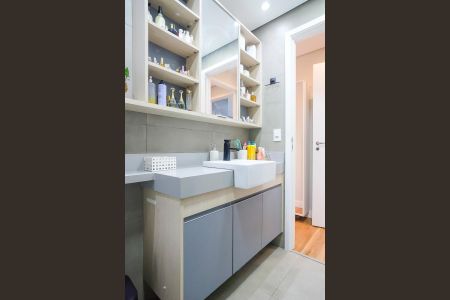 Apartamento à venda com 84m², 2 quartos e 2 vagasBanheiro da Suíte 1