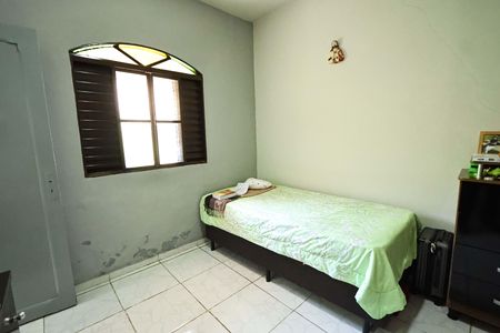 Quarto 2 de casa à venda com 3 quartos, 570m² em Alto Caiçaras, Belo Horizonte