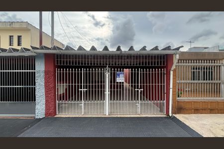 Casa à venda com 125m², 2 quartos e 2 vagas Casa à venda com 125m², 2 quartos e 2 vagasFachada