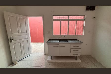 Casa à venda com 125m², 2 quartos e 2 vagas Casa à venda com 125m², 2 quartos e 2 vagasCozinha