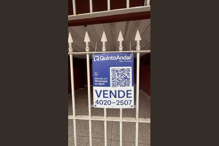Casa à venda com 125m², 2 quartos e 2 vagas Casa à venda com 125m², 2 quartos e 2 vagasFachada