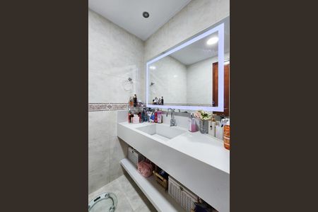 Apartamento à venda com 92m², 2 quartos e 2 vagasBanheiro Social 