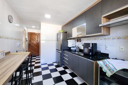 Apartamento à venda com 92m², 2 quartos e 2 vagasCozinha 
