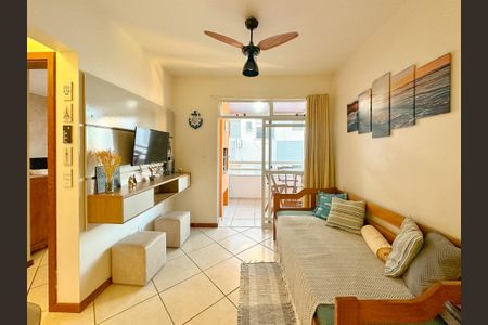 Sala de TV de apartamento para alugar com 1 quarto, 47m² em Canasvieiras, Florianópolis
